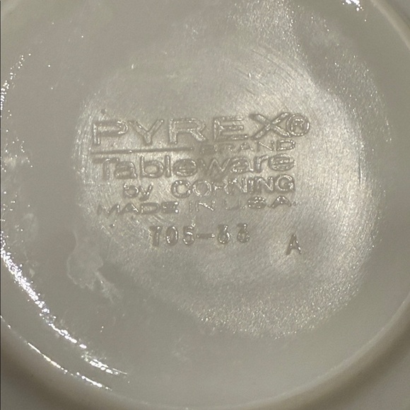 Vintage Pyrex bowl with Autumn Bands Red or Laurel Leaf pattern by Corning 5.5" - Picture 2 of 11